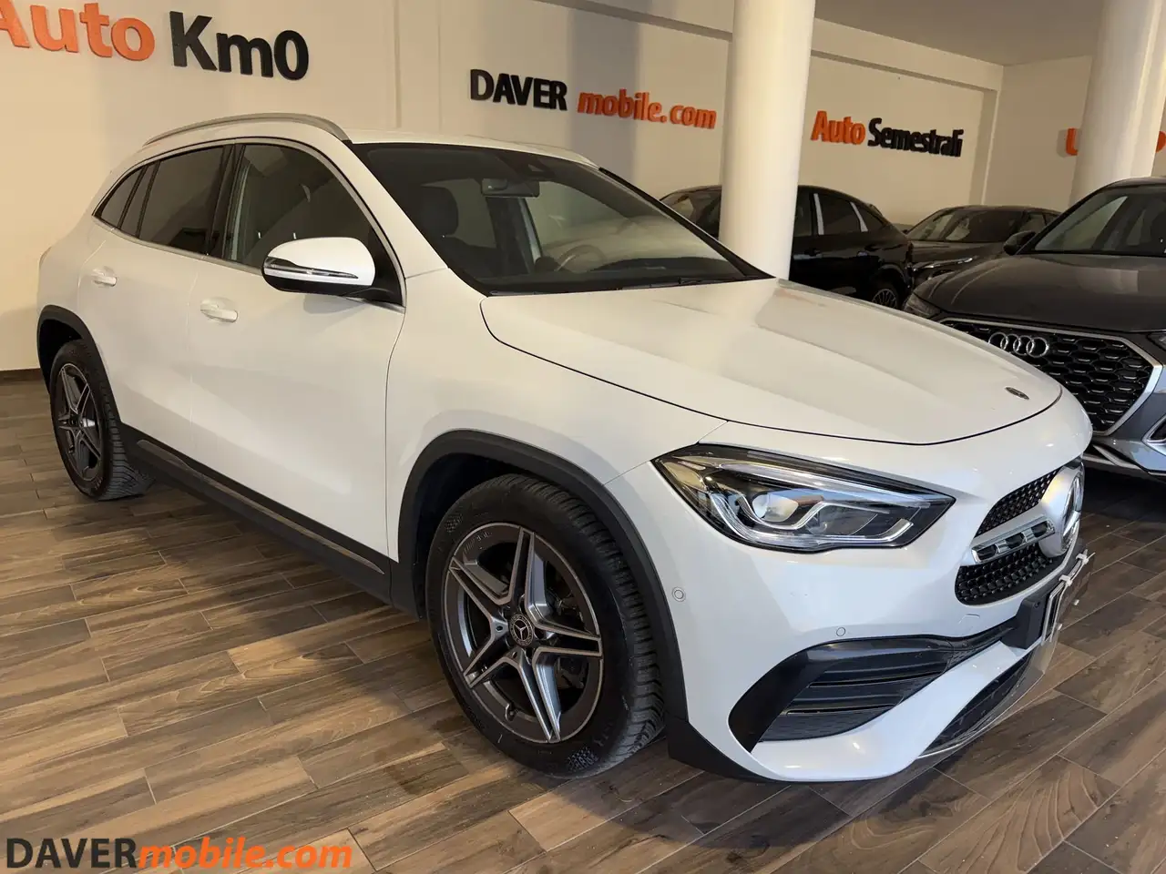 Mercedes-Benz GLA 180 GLA 180 Premium auto — photo 1 of 15