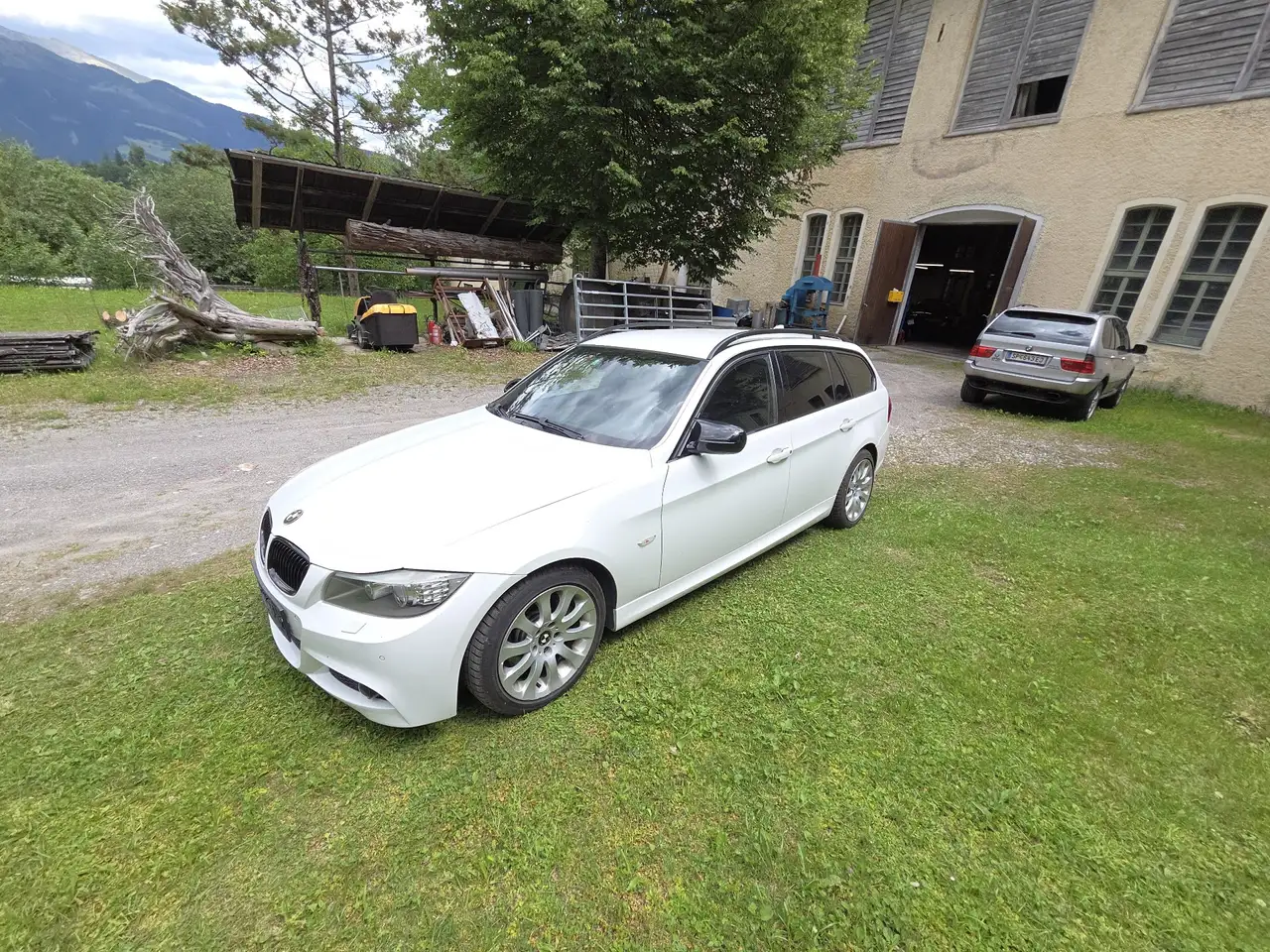 BMW 330 330d xDrive Touring Österreich-Paket Aut. — photo 1 of 12