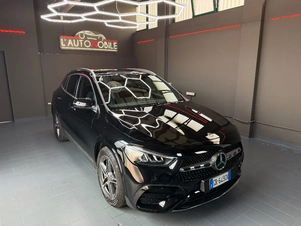 Mercedes-Benz GLA 200 d Automatic AMG Line Premium Plus — photo 1 of 13