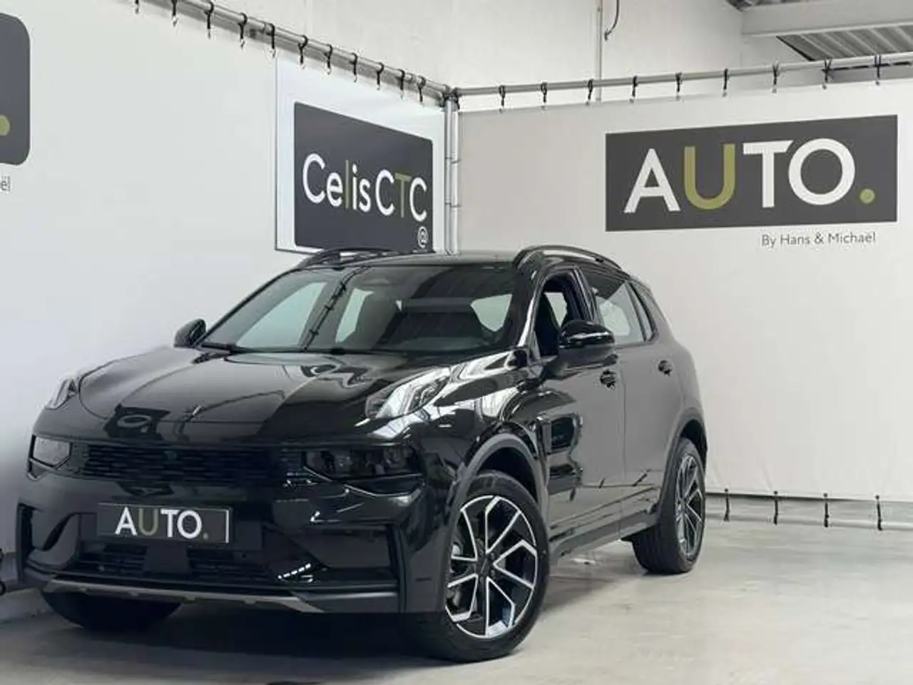 Lynk & Co 01 PHEV 1.5T PHEV Core — photo 1 of 15