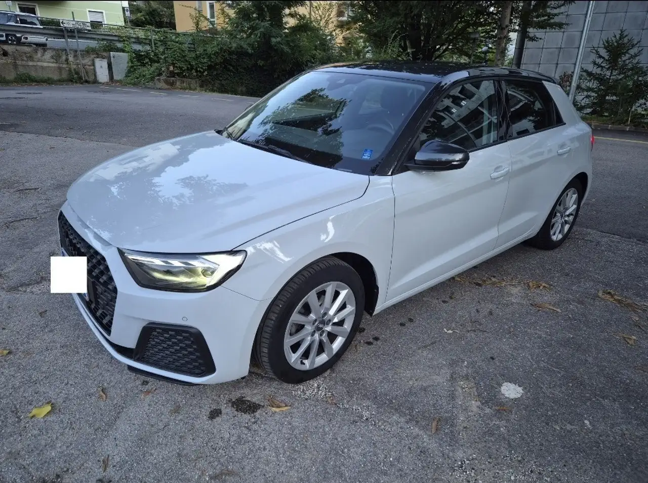 Audi A1 Sportback 25 1.0 tfsi Identity Black s-tronic — photo 1 of 6