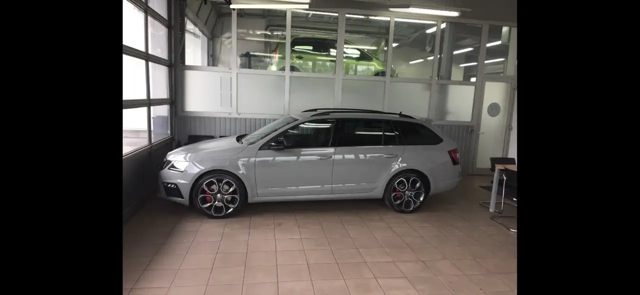 Skoda Octavia Combi RS 2,0 TDI DSG — photo 1 of 5