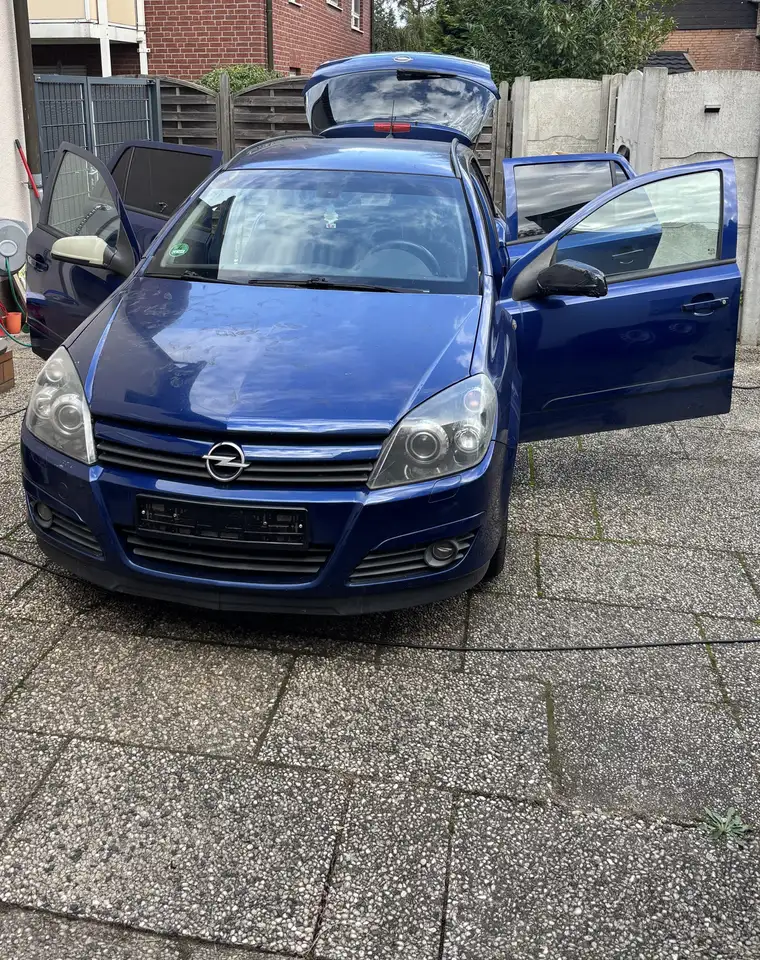 Opel Astra 1.8 Caravan Automatik — photo 1 of 10
