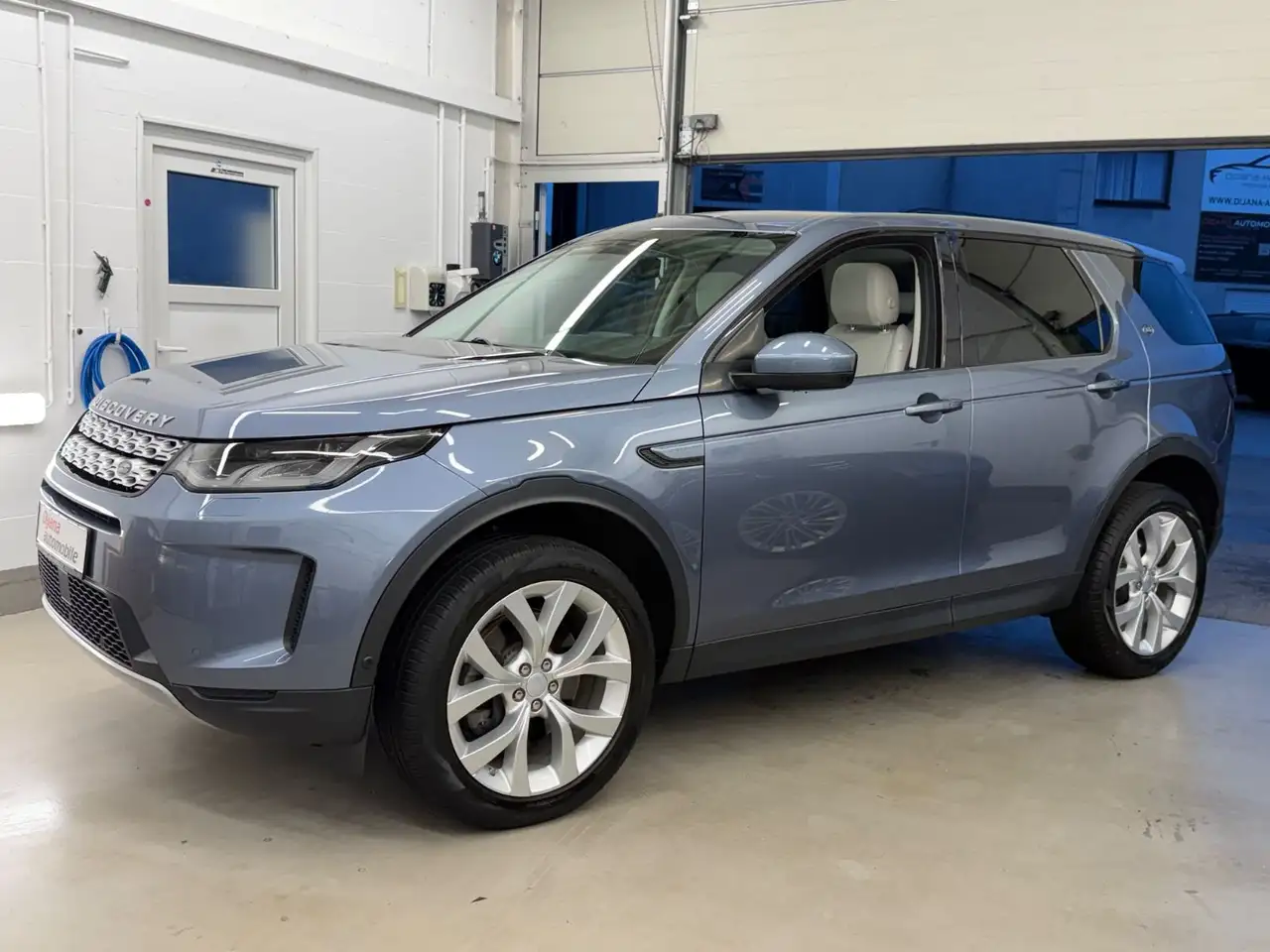 Land Rover Discovery Sport D180 HSE Pano HuD Matrix ACC TOP — photo 1 of 25