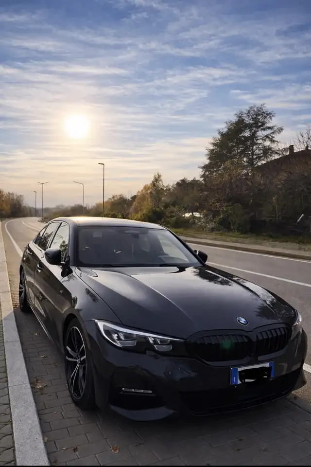 BMW 320 320d Aut. M Sport — photo 1 of 4