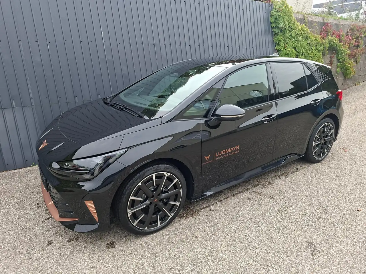 CUPRA Born PLUS 58/61 140kW/190PS — photo 1 of 15