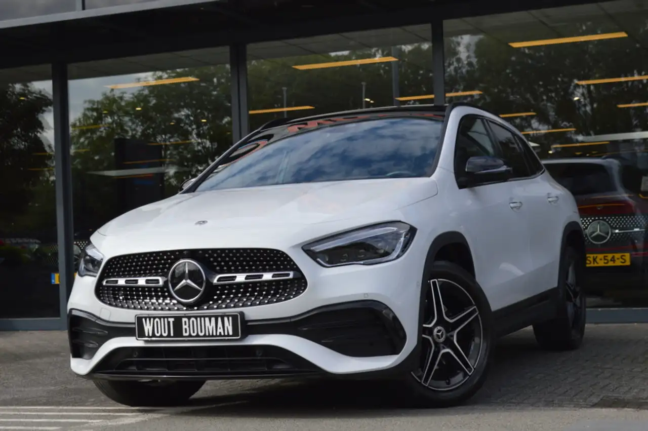Mercedes-Benz GLA 250 e AMG Multibeam Panorama Memory Distronic Head-Up — photo 1 of 36