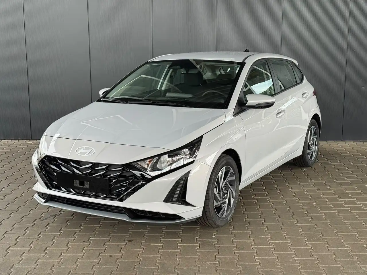 Hyundai i20 Smart 5DR 1.0 T-GDi 90PS 7DCT Automatik — photo 1 of 24