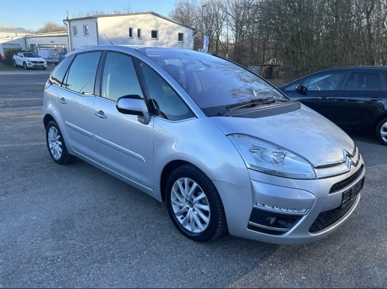 Citroen C4 Picasso 1.6 HDi FAP Exclusive — photo 1 of 15