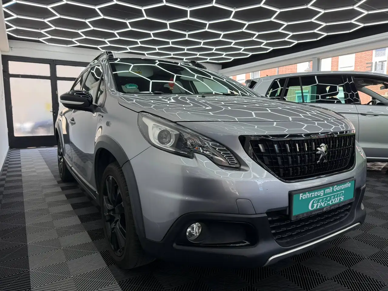 Peugeot 2008 Allure * Panorama Dach * SiHZNG * GT LINE! * — photo 1 of 25