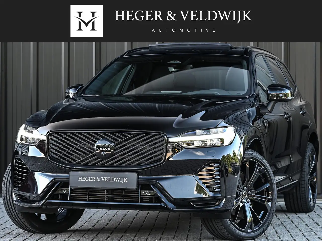 Volvo XC60 2.0 T8 Plug-in hybrid AWD Plus Black Edition | Pan — photo 1 of 34