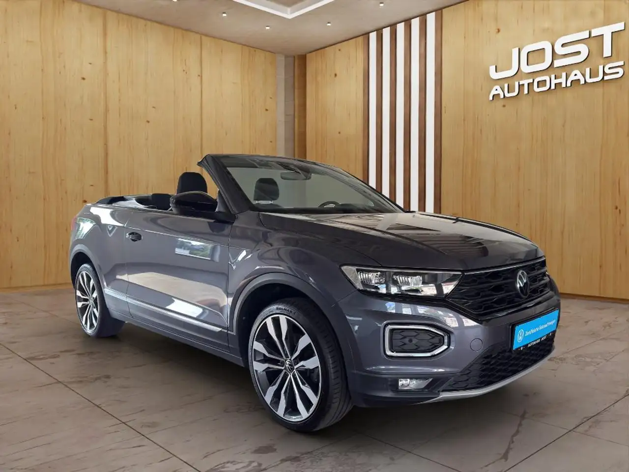 Volkswagen T-Roc Cabrio Style 1.0 TSI Black Style Navi LED AHK PDC SHZ LM19 — photo 1 of 15