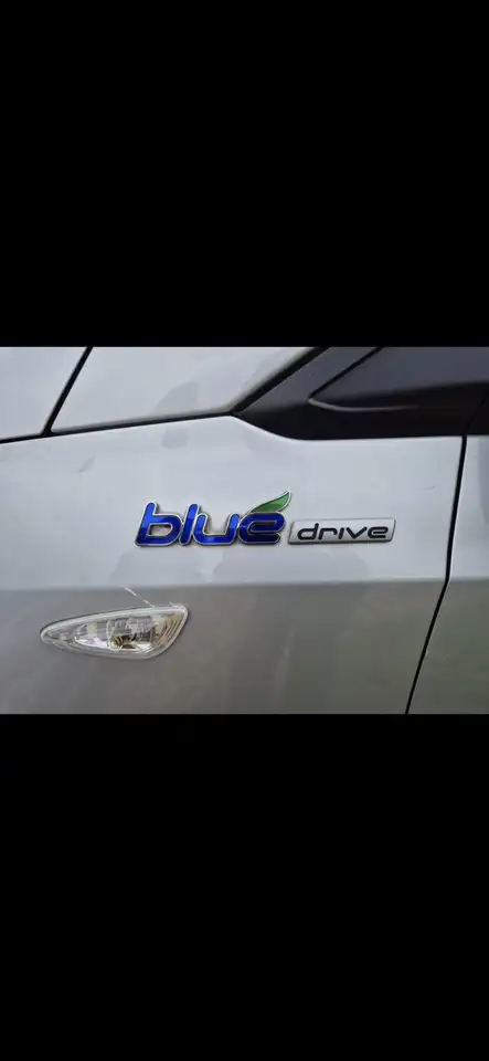 Hyundai i10 1.0i i-Drive — photo 1 of 17