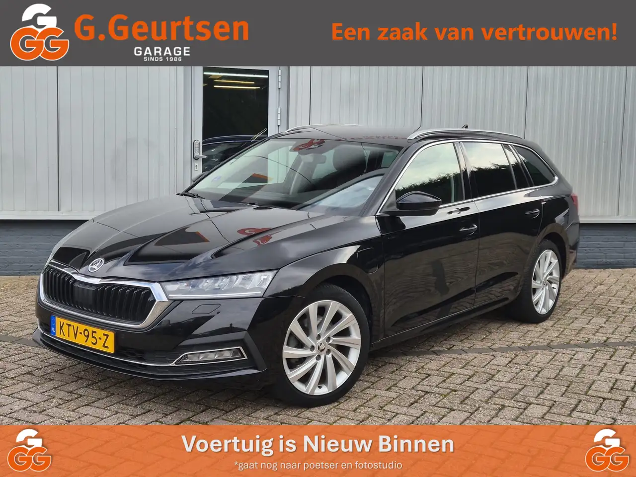 Skoda Octavia Combi 1.4 TSI iV PHEV Business Edition Plus Apple — photo 1 of 11