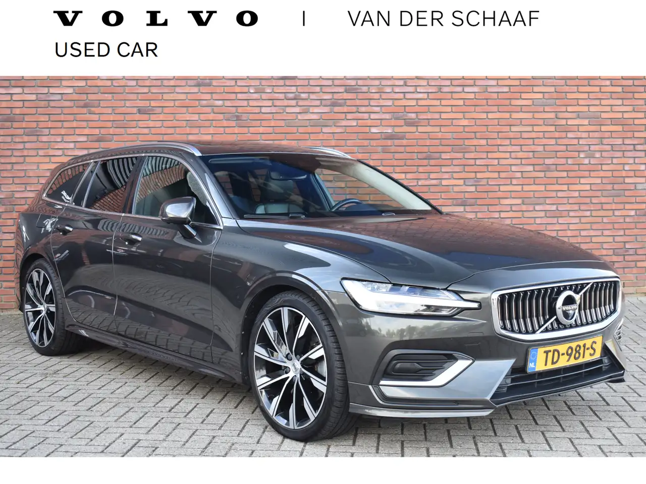 Volvo V60 D4 Automaat 190PK Inscription | Trekhaak | All sea — photo 1 of 32