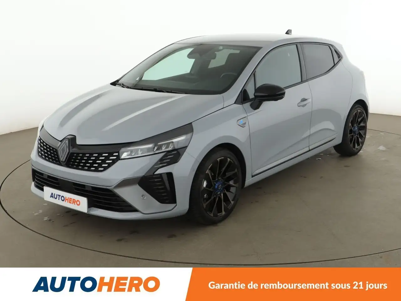 Renault Clio 1.6 E-Tech Full Hybrid GSR2 Esprit Alpine — photo 1 of 15