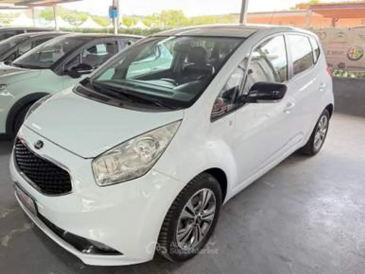 Kia Venga 1.3 — photo 1 of 7
