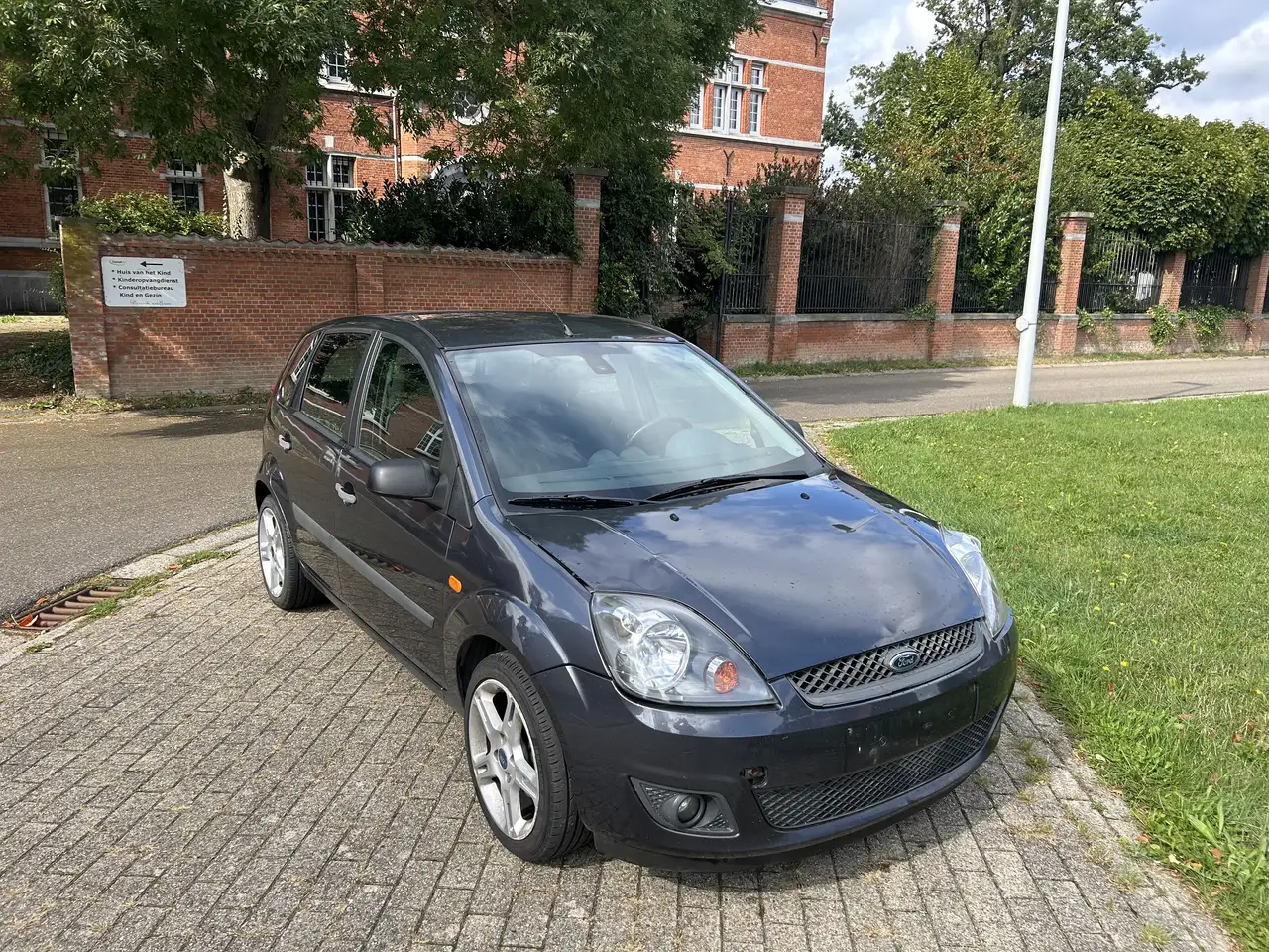 Ford Fiesta 1.3 Black Magic — photo 1 of 15
