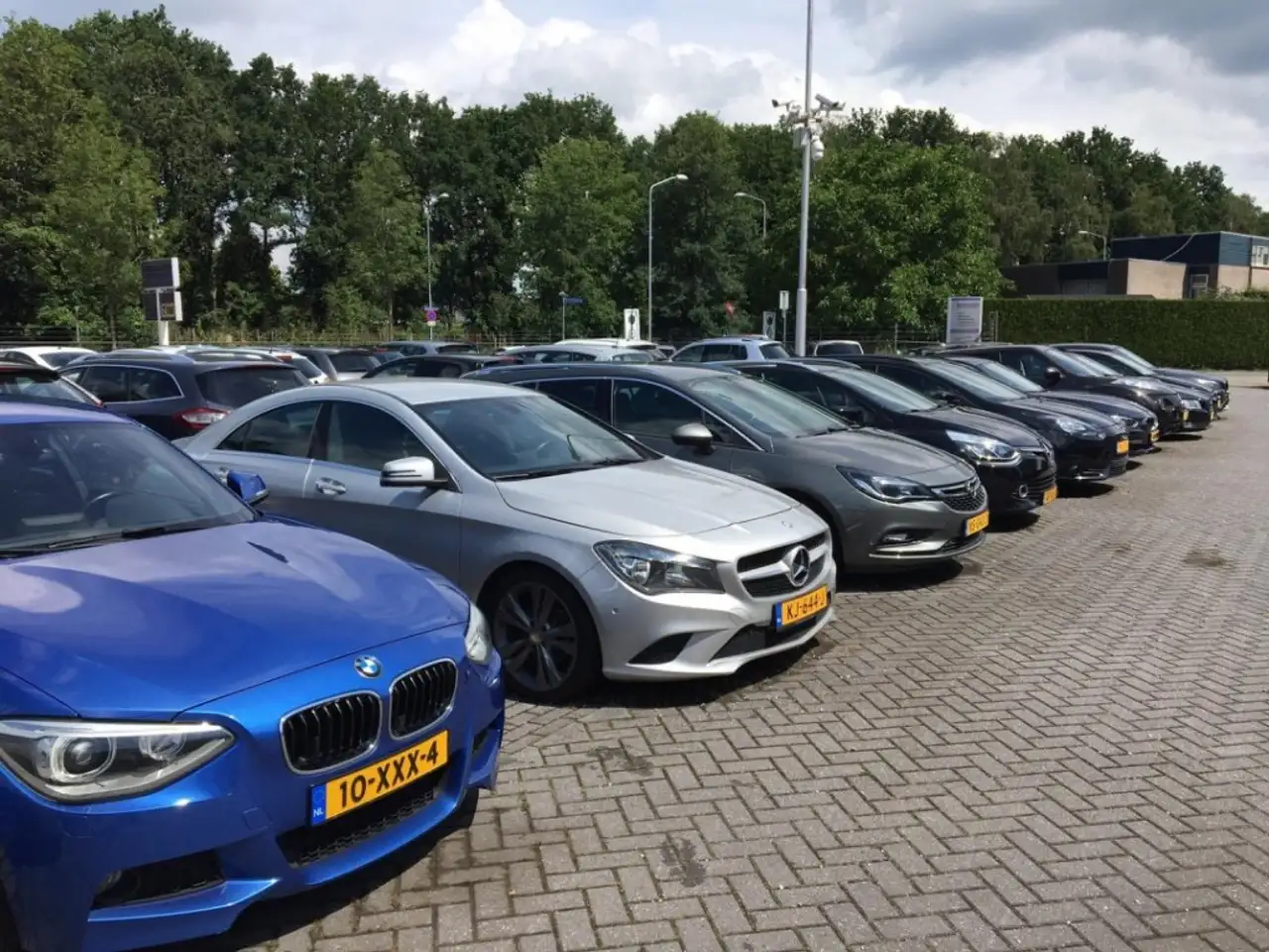 BMW 320 Touring 320I Sportline,LED,NaviPro,Stoelverw,Clima — photo 1 of 4