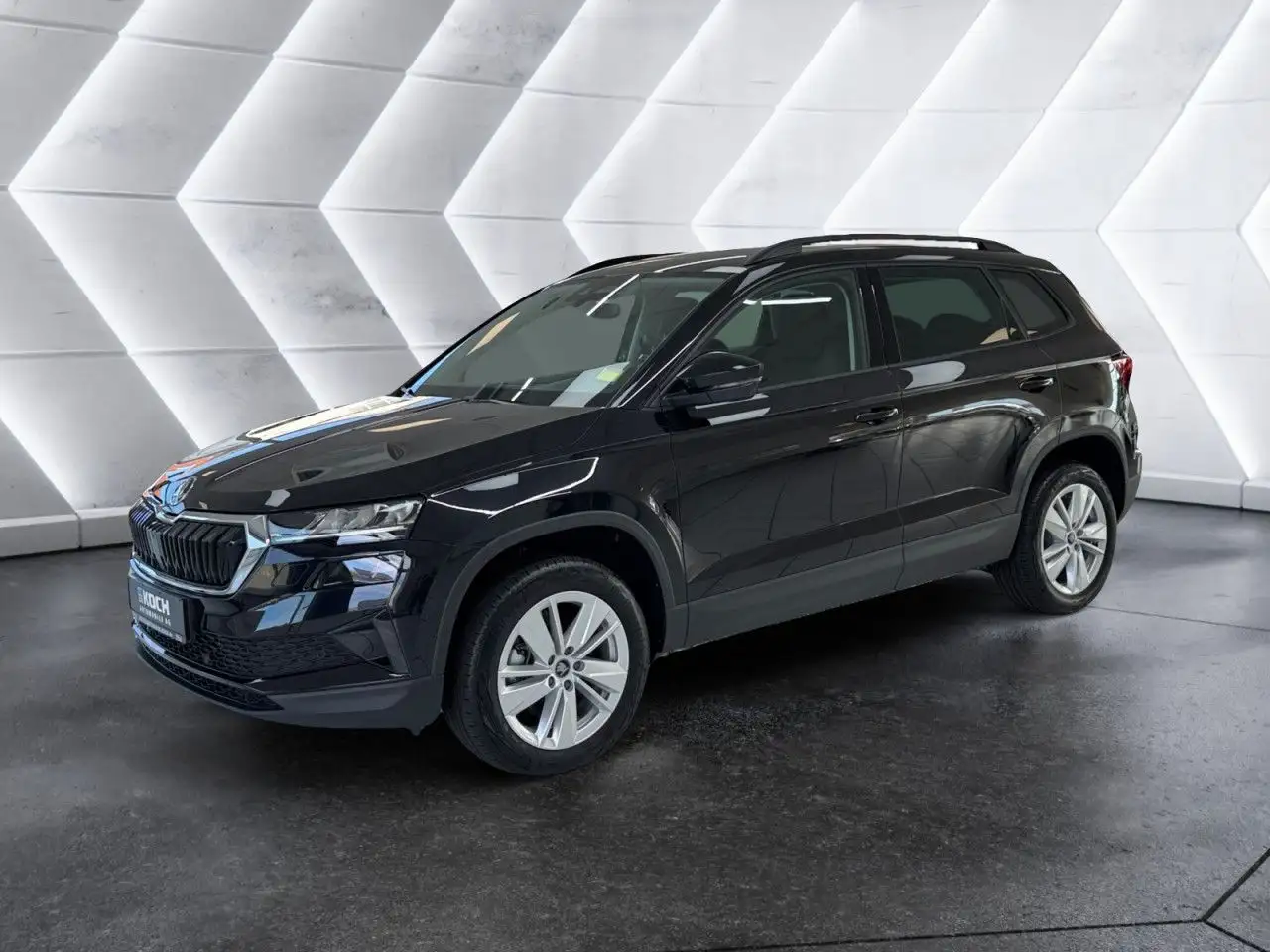 Skoda Karoq 1.5 TSI DSG SELECTION AHK ACC LED KAM Klima — photo 1 of 33