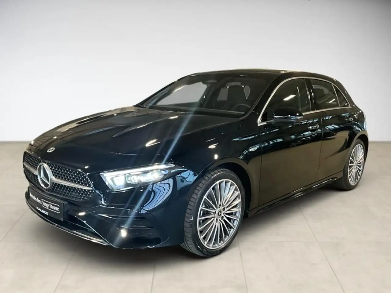 Mercedes-Benz A 250 e AMG Line Premium 360 AUT Fernlichtass. — photo 1 of 18