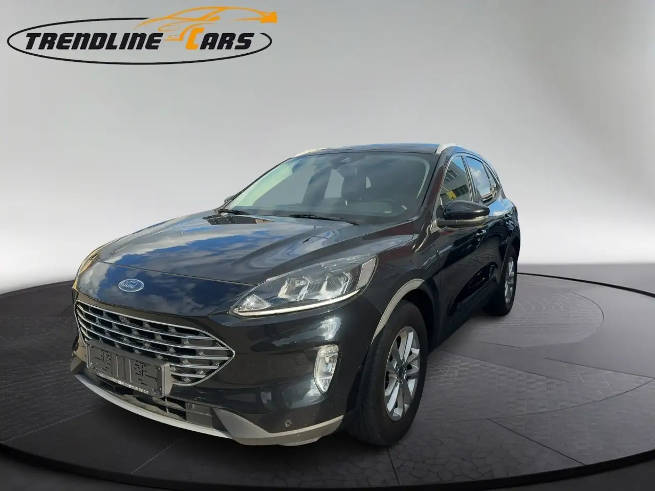 Ford Kuga 1,5 EcoBlue Titanium Aut. — photo 1 of 2