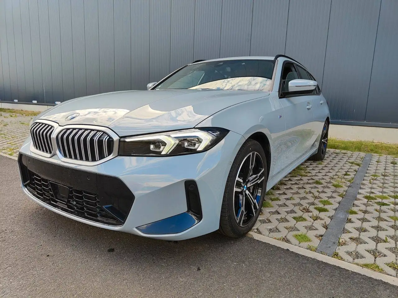 BMW 330 330 i xDrive M Sport — photo 1 of 13