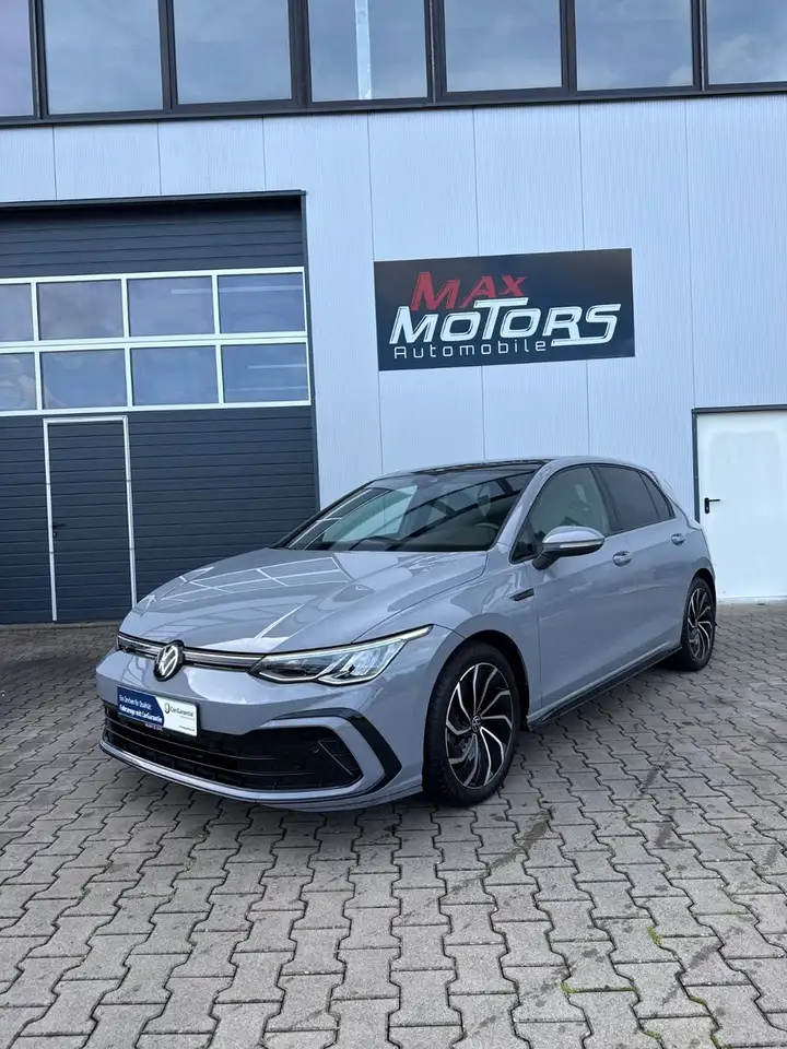 Volkswagen Golf VIII Lim. R-Line,LED,CarPlay,ACC,Pano,SHZ — photo 1 of 23