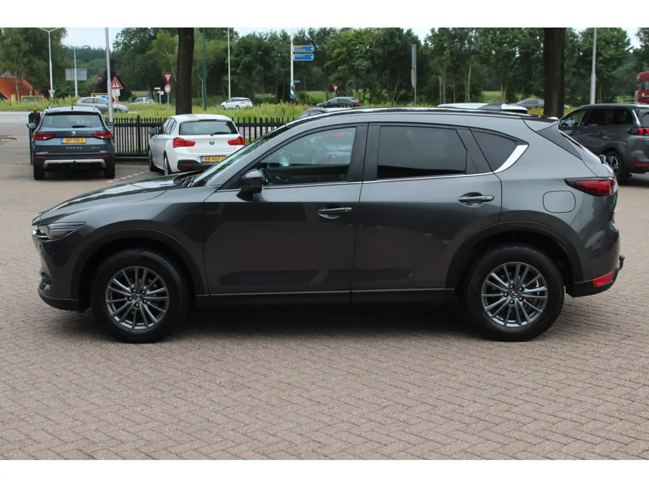 Mazda CX-5 2.0 SkyActiv-G 165 Business Comfort / Trekhaak / 3 — photo 1 of 26