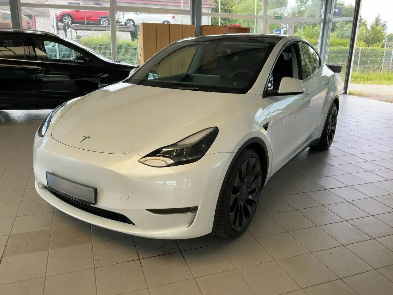 Tesla Model Y Model Y Performance Dual Motor AWD — photo 1 of 25