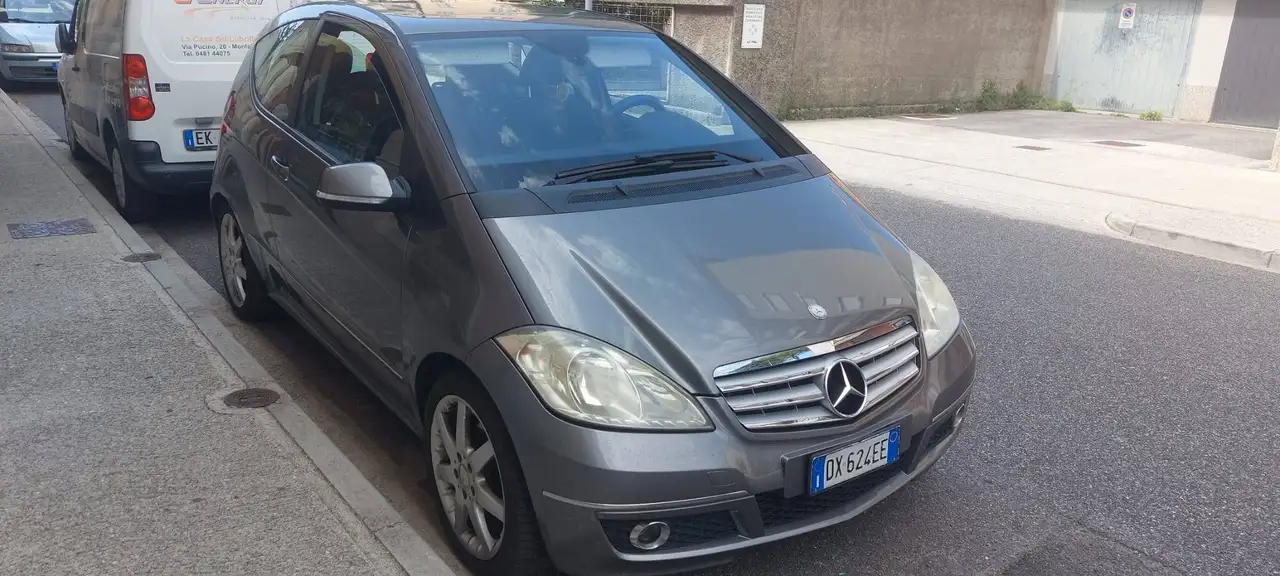 Mercedes-Benz A 160 Classe A - W/C 169 (150) be Avantgarde coupe — photo 1 of 8