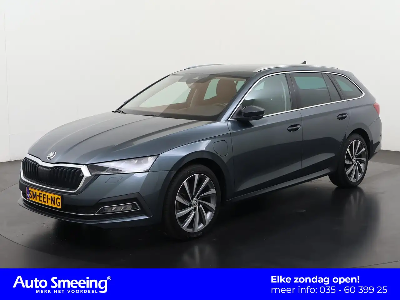 Skoda Octavia Combi 1.4 TSI iV PHEV Style | Head Up | Camera | Z — photo 1 of 40