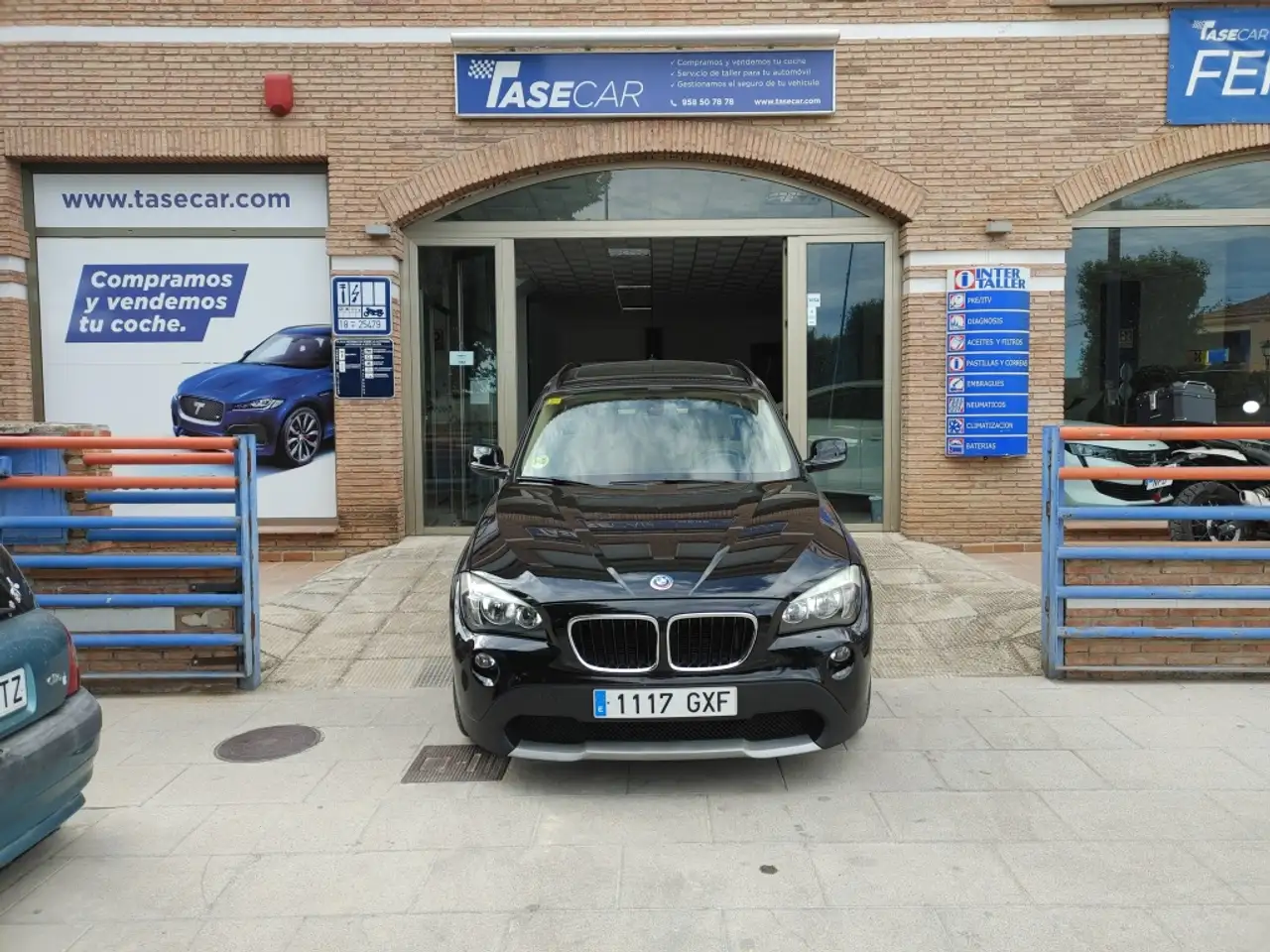 BMW X1 sDrive 18d — photo 1 of 9