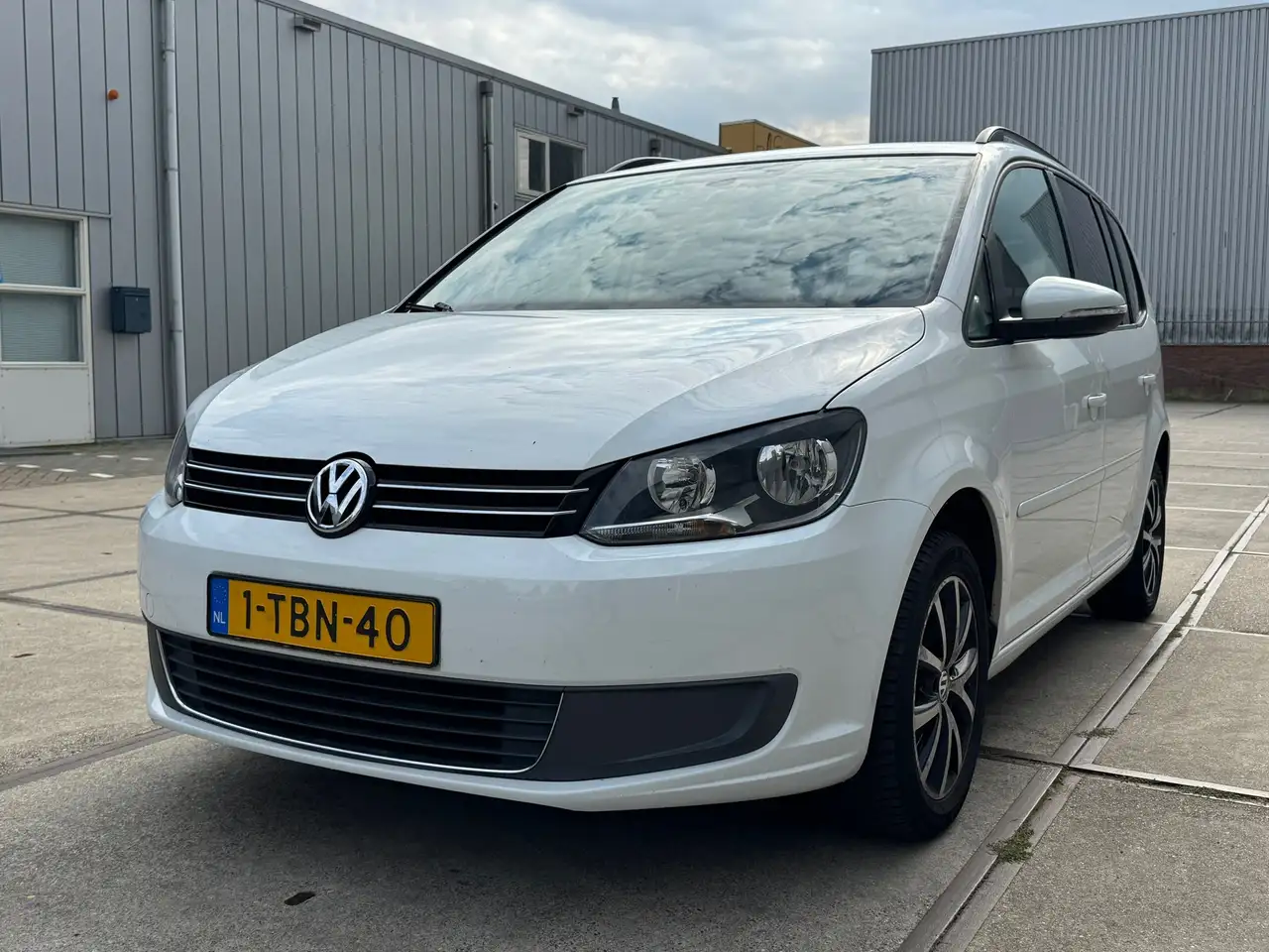 Volkswagen Touran 1.6 TDI Comfortline BlueMotion — photo 1 of 20