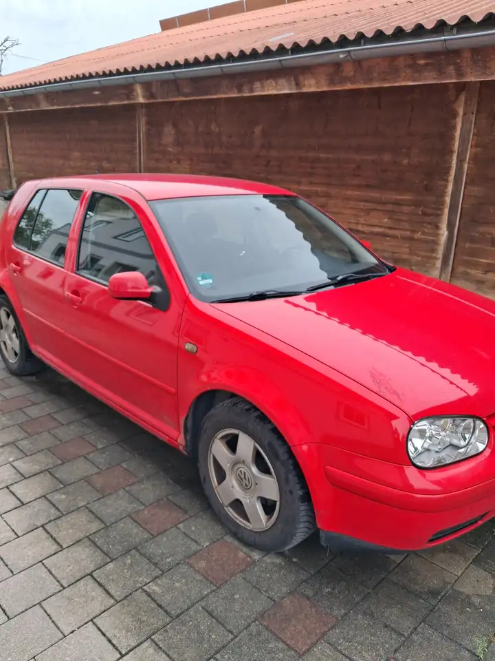 Volkswagen Golf 1.6 — photo 1 of 15