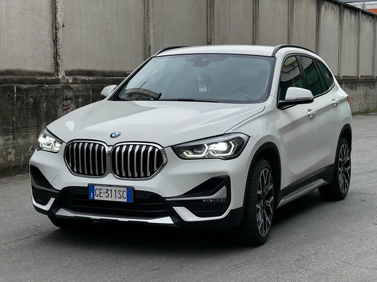 BMW X1 sdrive18d xLine auto — photo 1 of 11