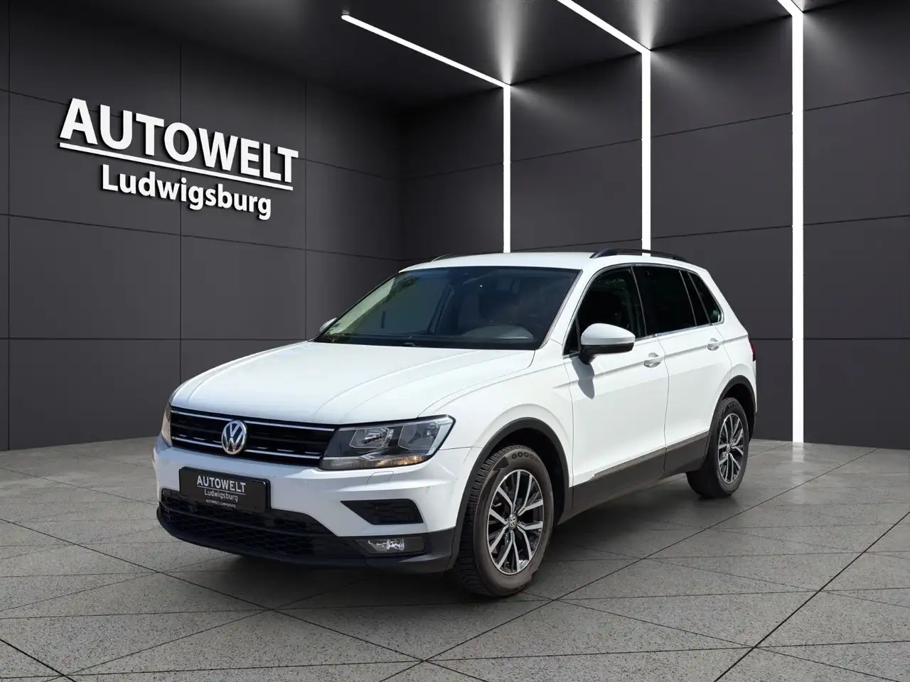 Volkswagen Tiguan 2.0 TDi Comfortline DSG ACC-LED-NAVI-VIRT — photo 1 of 17