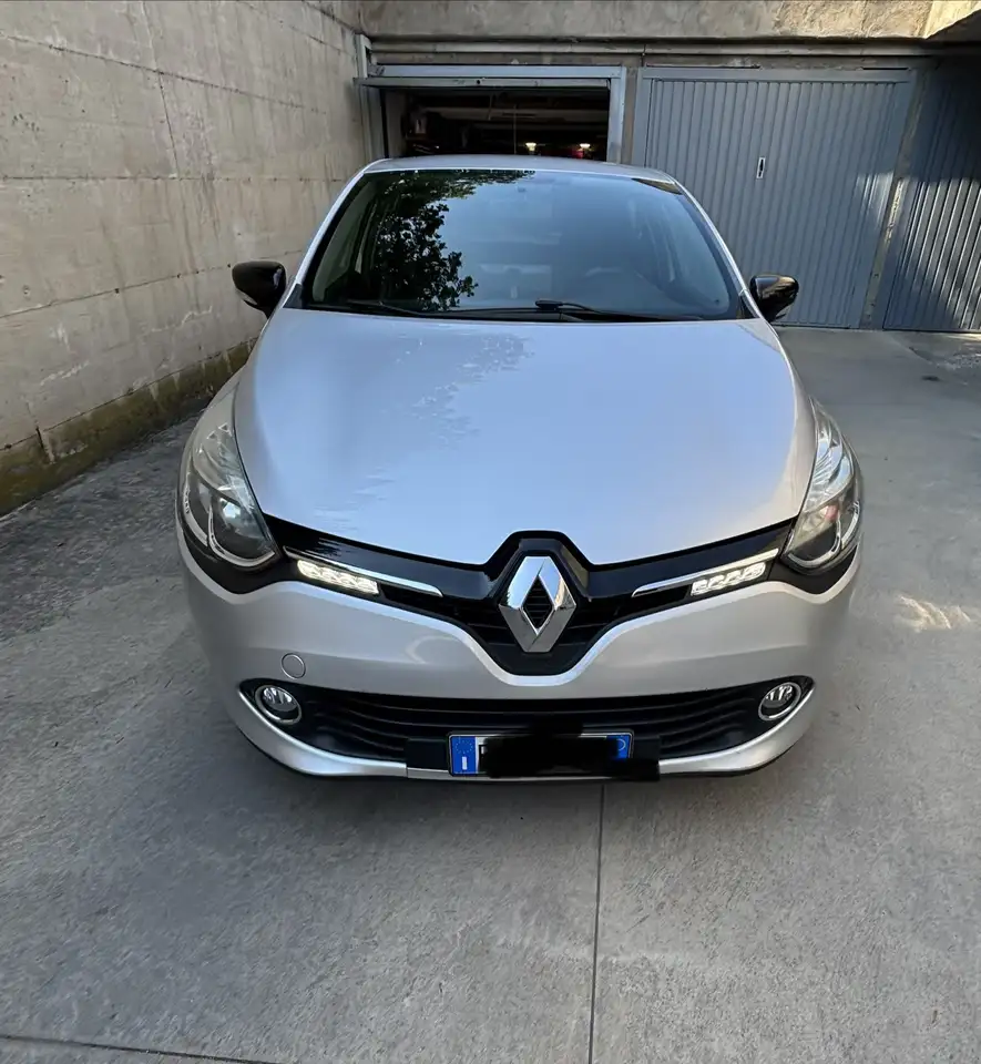 Renault Clio Zen 1.2 Benzina — photo 1 of 11