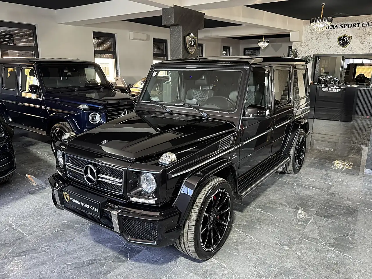 Mercedes-Benz G 63 AMG V8 Bi-Turbo*Facelift*571PS*Voll*Designo* — photo 1 of 40