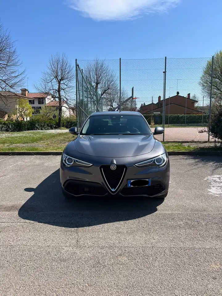 Alfa Romeo Stelvio 2.2 t Business Q4 190cv — photo 1 of 7