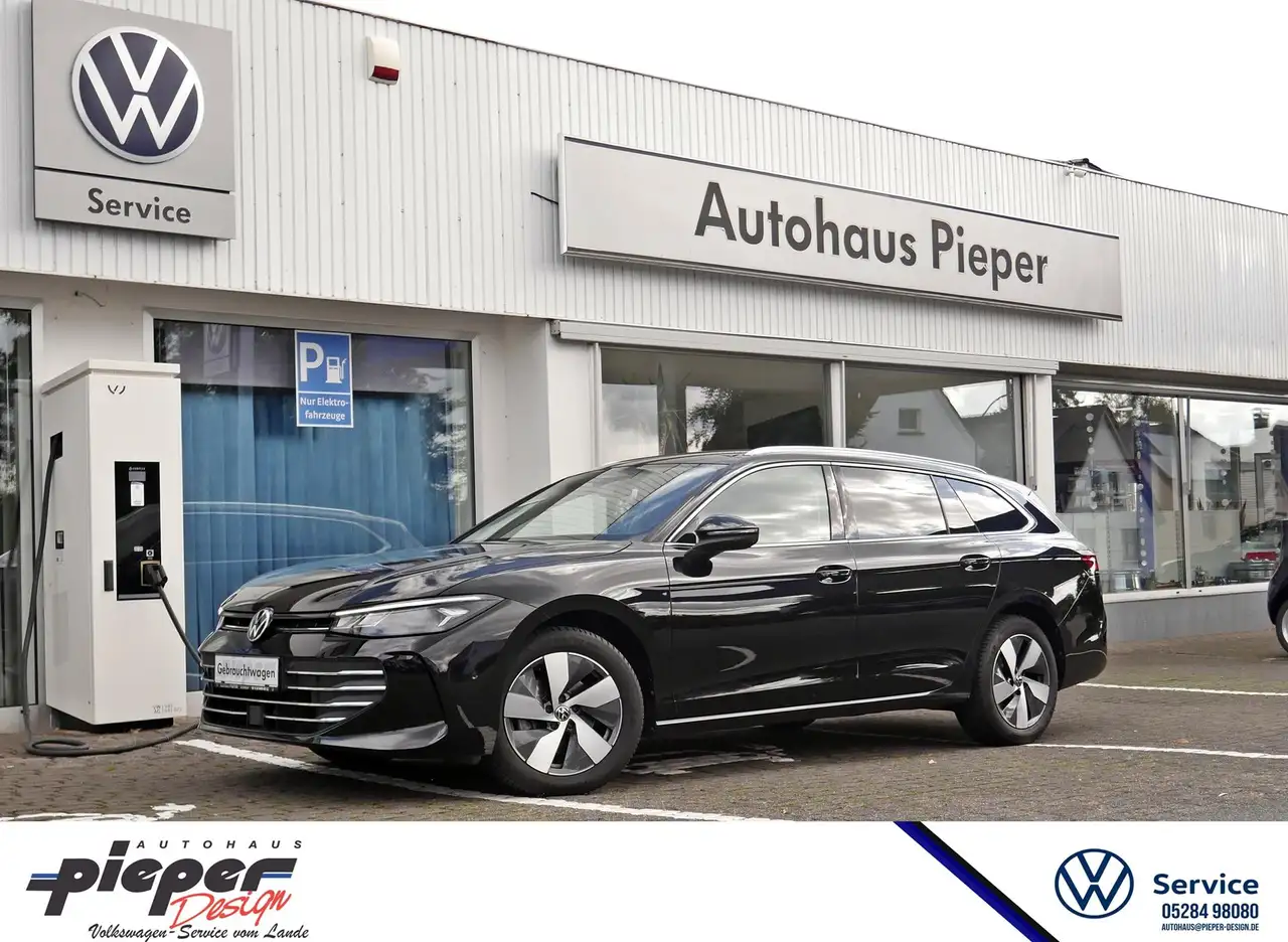 Volkswagen Passat Variant 1.5 eTSI Business Navi Kamera App Alcantara 110... — photo 1 of 40