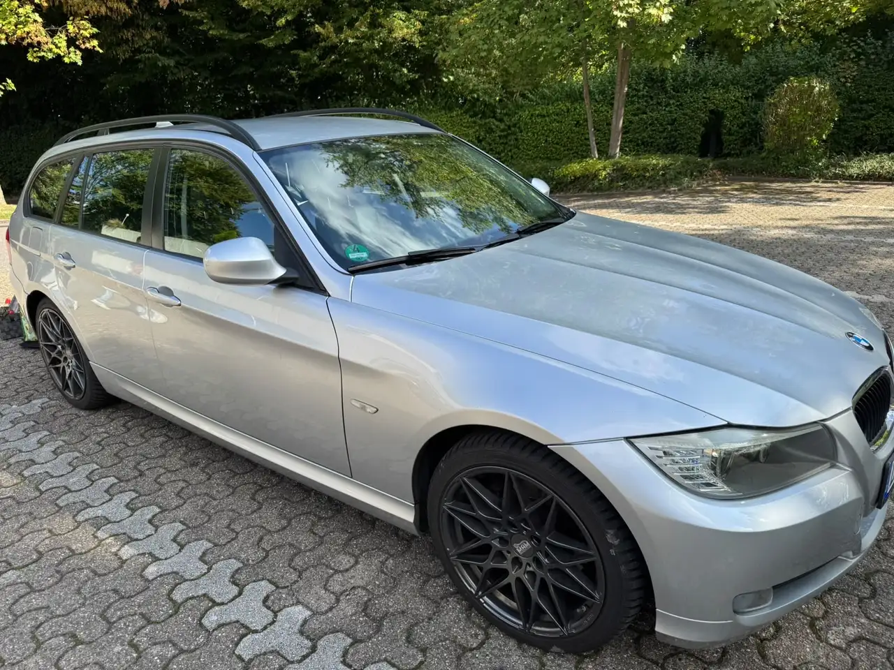 BMW 318 318d DPF Touring — photo 1 of 8