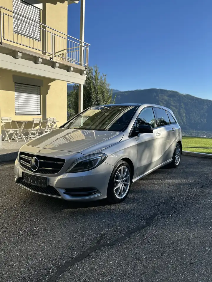 Mercedes-Benz B 220 4Matic 7Gang Night Kamera Distronic Standheizung — photo 1 of 17