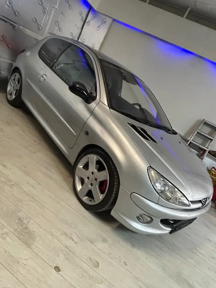 Peugeot 206 206 2.0-16V RC — photo 1 of 10