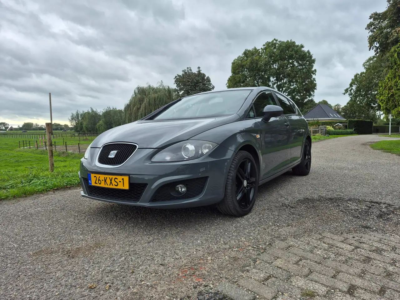 SEAT Leon Leon 1.8 TFSI Style — photo 1 of 23