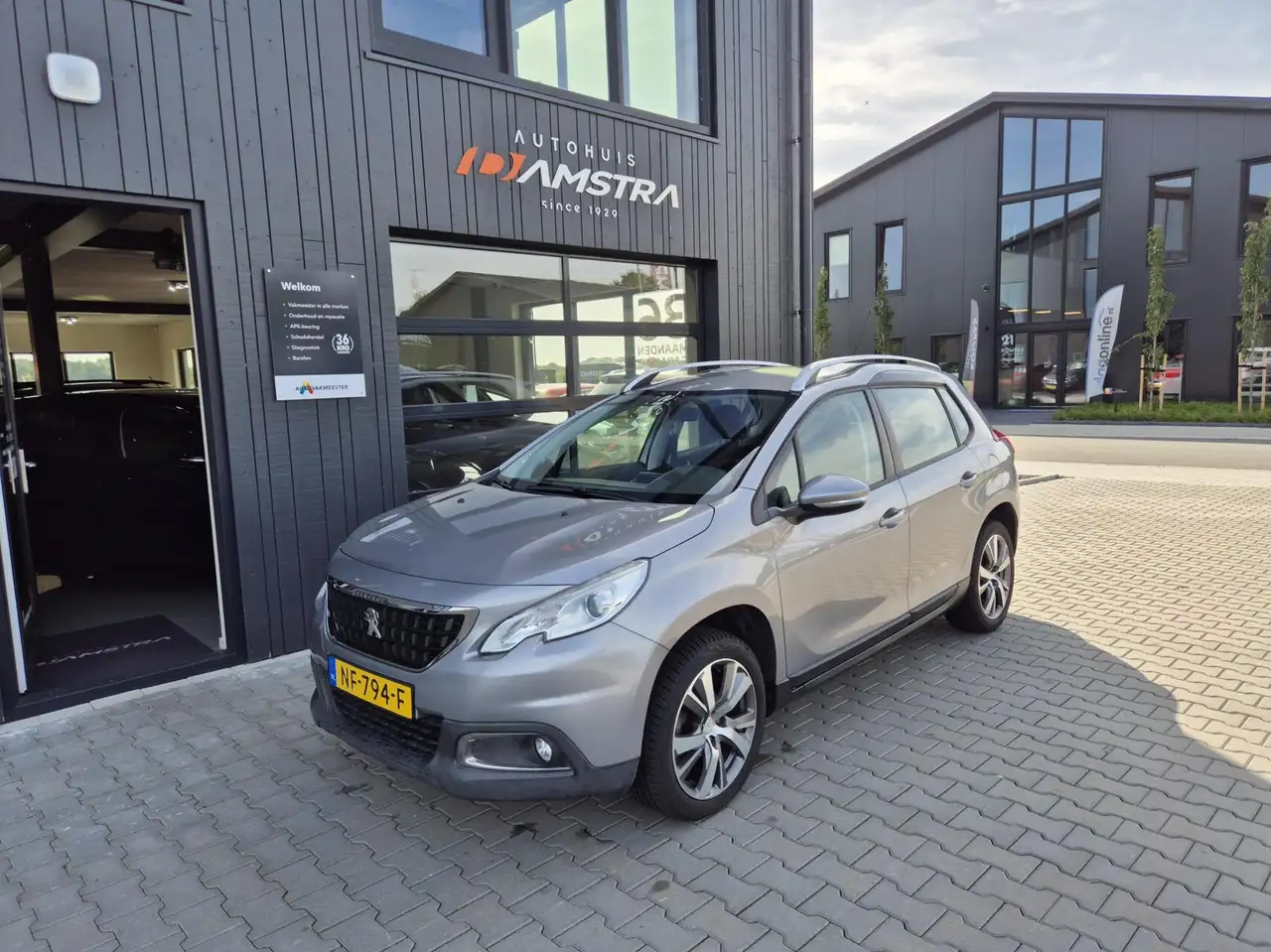 Peugeot 2008 1.2 PureTech Blue Lion Automaat|Navi|Cruise|PDC| — photo 1 of 18