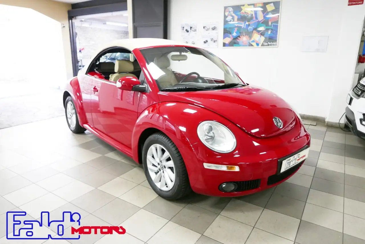 Volkswagen New Beetle 1.9 TDI 105CV Cabrio — photo 1 of 9