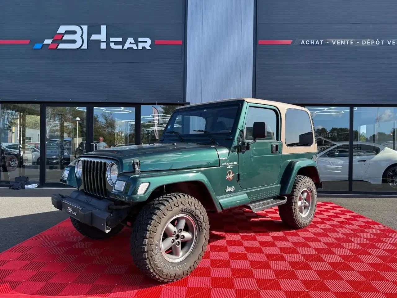 Jeep Wrangler TJ 4.0 169 SAHARA — photo 1 of 18