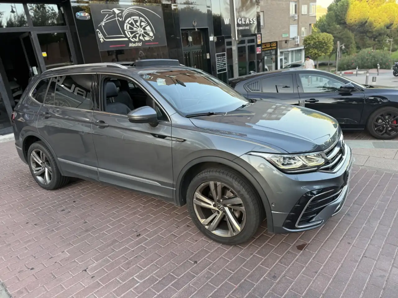 Volkswagen Tiguan Allspace 2.0TDI R-Line 4Motion DSG 110kW — photo 1 of 17