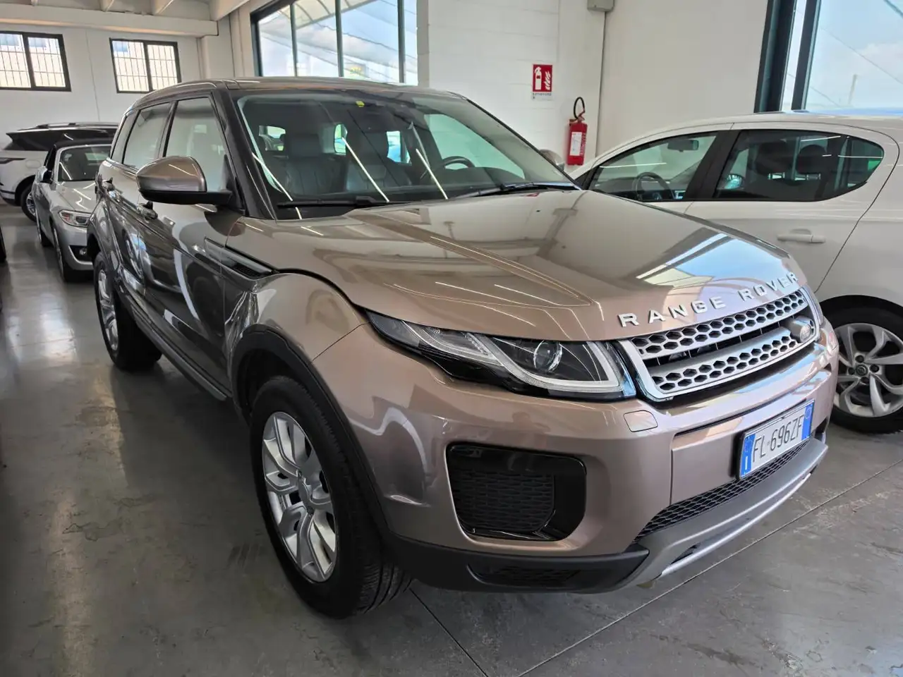 Land Rover Range Rover Evoque 5p 2.0 td4 SE 150cv auto e6 — photo 1 of 15